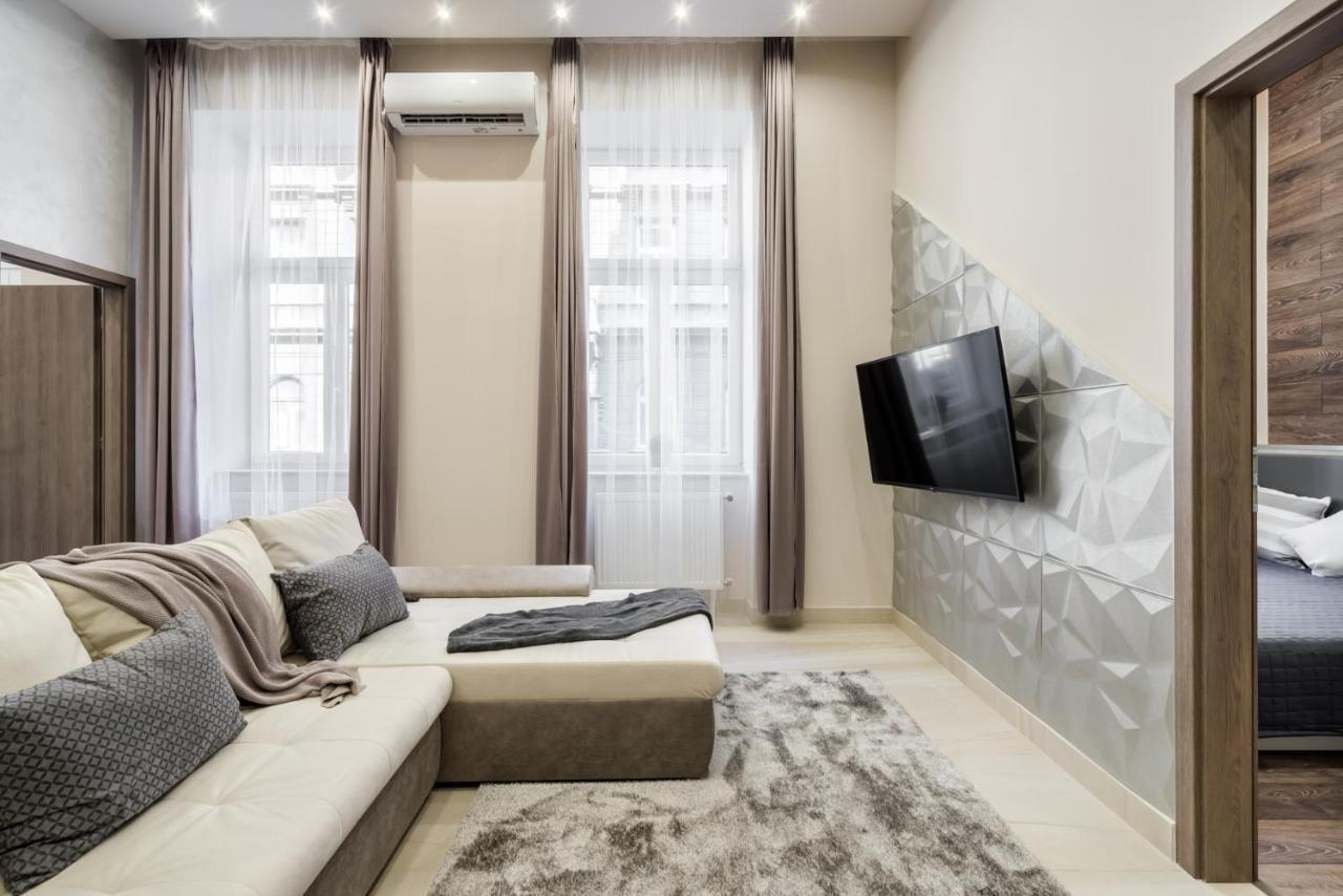Central Comfort Suite For 6 By Oktogon بودابست المظهر الخارجي الصورة